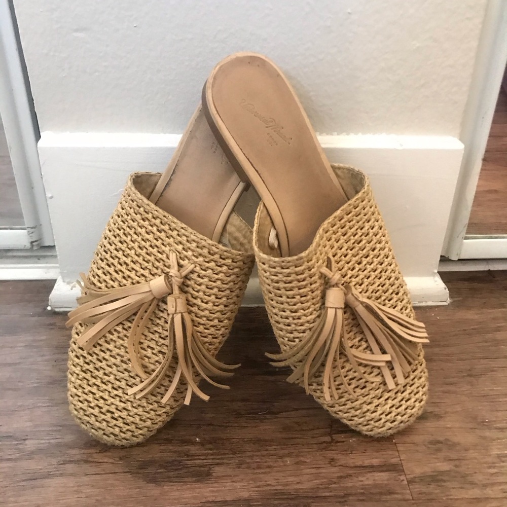 Wicker sandals